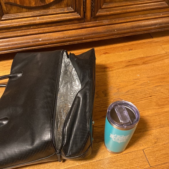 Lorna Jane Escape Bag - Picture 9 of 9